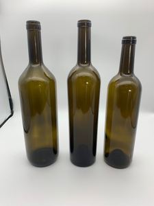 750ml Amber cam <span class=keywords><strong>Hock</strong></span> şişeleri yuvarlak şekil kahverengi yeşil renk cam boş şarap mantarlı şişeler stoper/vida metal kapak
