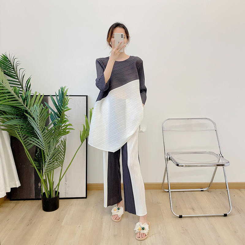 สีเทาเข้ม