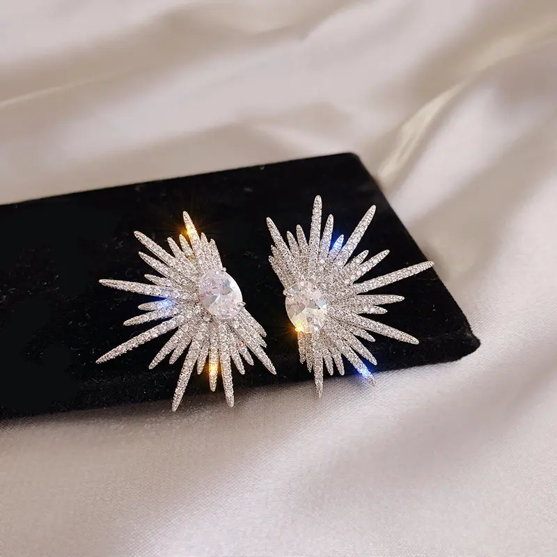 2023 nuevas alas personalizadas llenas de pendientes de diamantes exagerar pendientes de estrella de circón brillante para mujeres