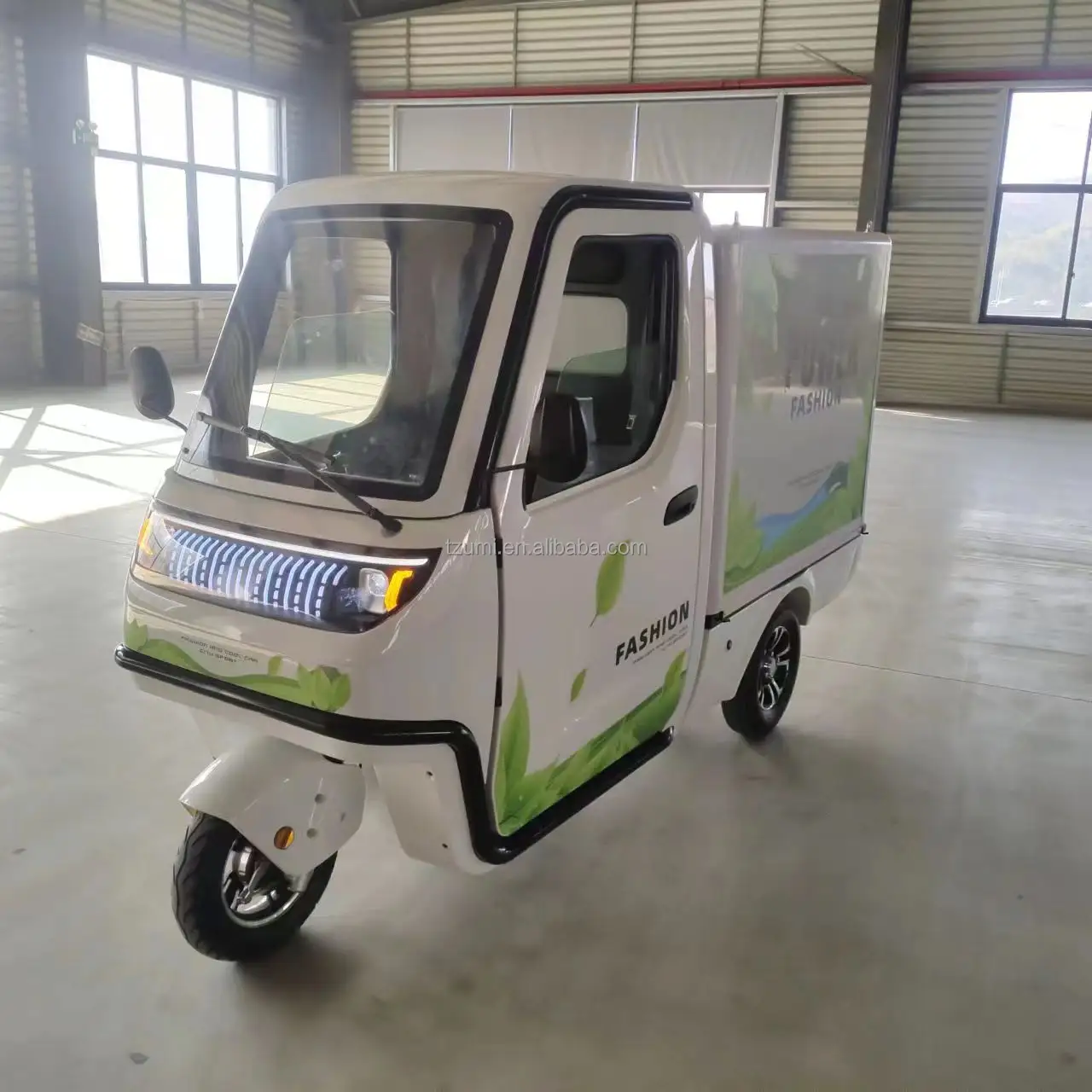 Fábrica venda quente Personalização triciclo elétrico com cabine para carga com 2 portas para adulto