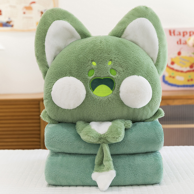 Gatto verde dalla faccia grande