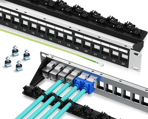 Panel de conexión blindado de 24 puertos adecuado para acoplador con gestión de cables Panel de conexión de red de 19 pulgadas/1U - Product Image 1