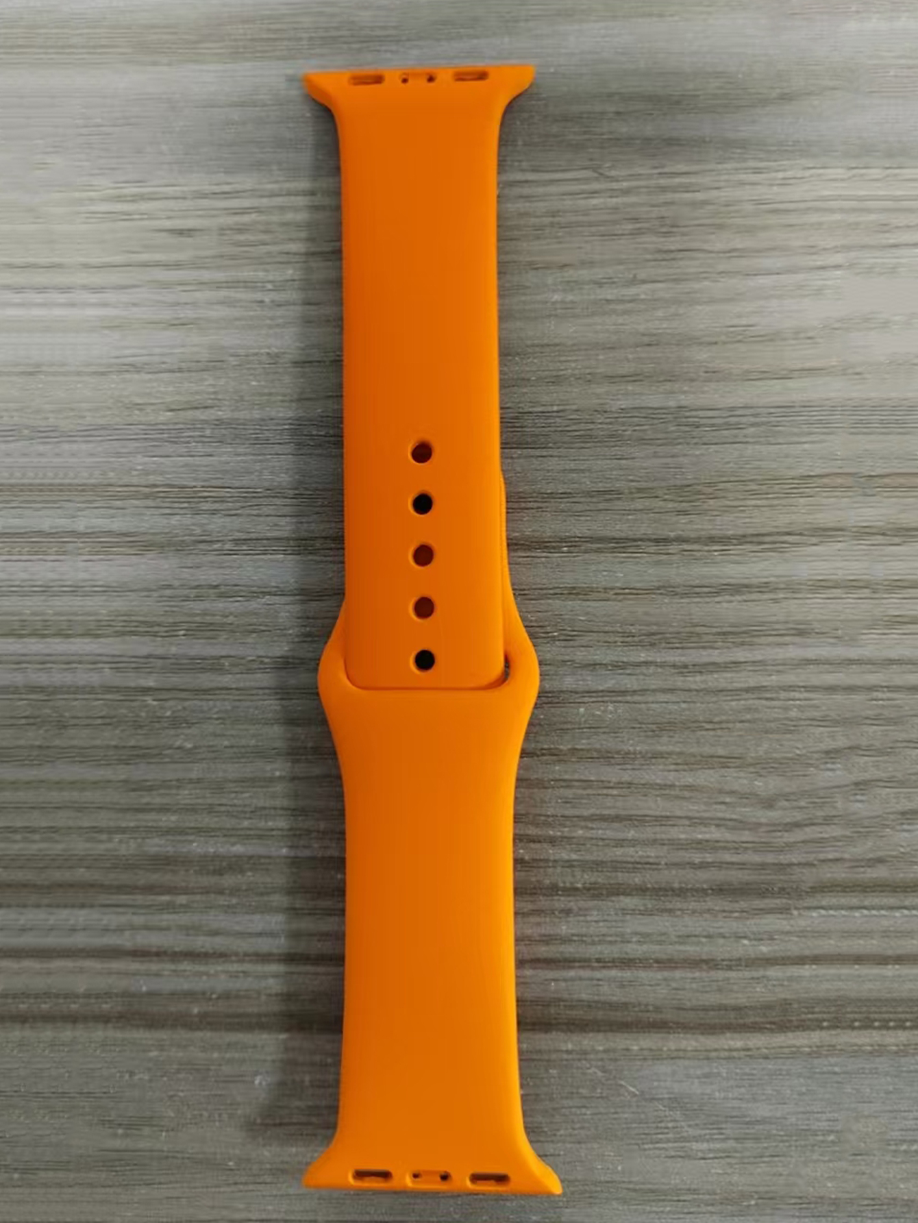 Negro por dentro naranja por fuera