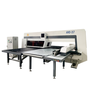 Punzonadora de torreta CNC con agujero de chapa metálica con sistema de carga automática - Product Image 1