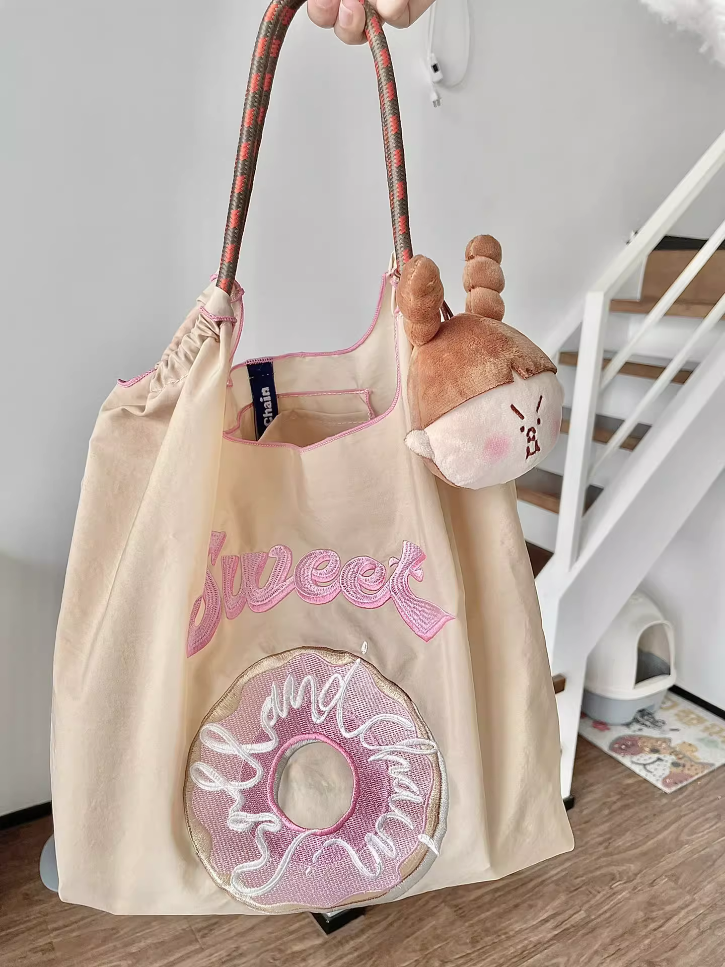 Beignet beige moyen + bandoulière orange gratuite