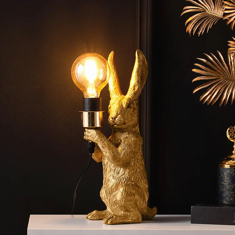 Regalo soggiorno decorativo carino creativo scrivania luce moderna lampada da tavolo in oro resina coniglio animale lampada