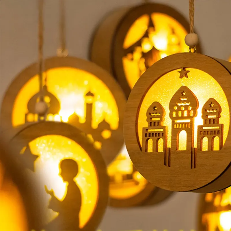Lanternes islamiques musulmanes du Ramadan suspendues à la lampe à LED Ramadan Mubarak Décoration en bois du Ramadan et de l'Aïd 2024