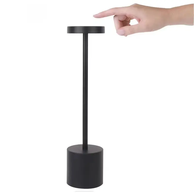 Lámpara de mesa de metal con luz nocturna creativa moderna personalizada de fábrica, luz de mesa LED regulable con base de carga para barra de luz ambiental