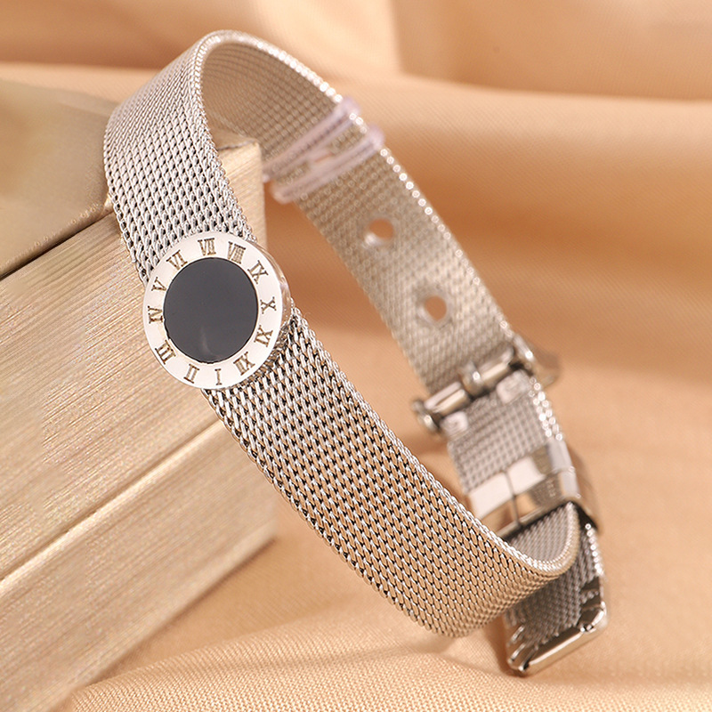 Pulsera Sz-22 de plata con números romanos.