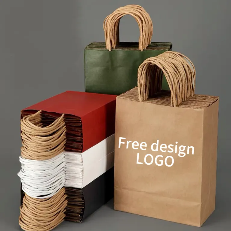 Vente en gros de sacs-cadeaux en papier kraft blanc et marron Sacs à provisions à poignée torsadée pour vêtements avec votre propre logo imprimé