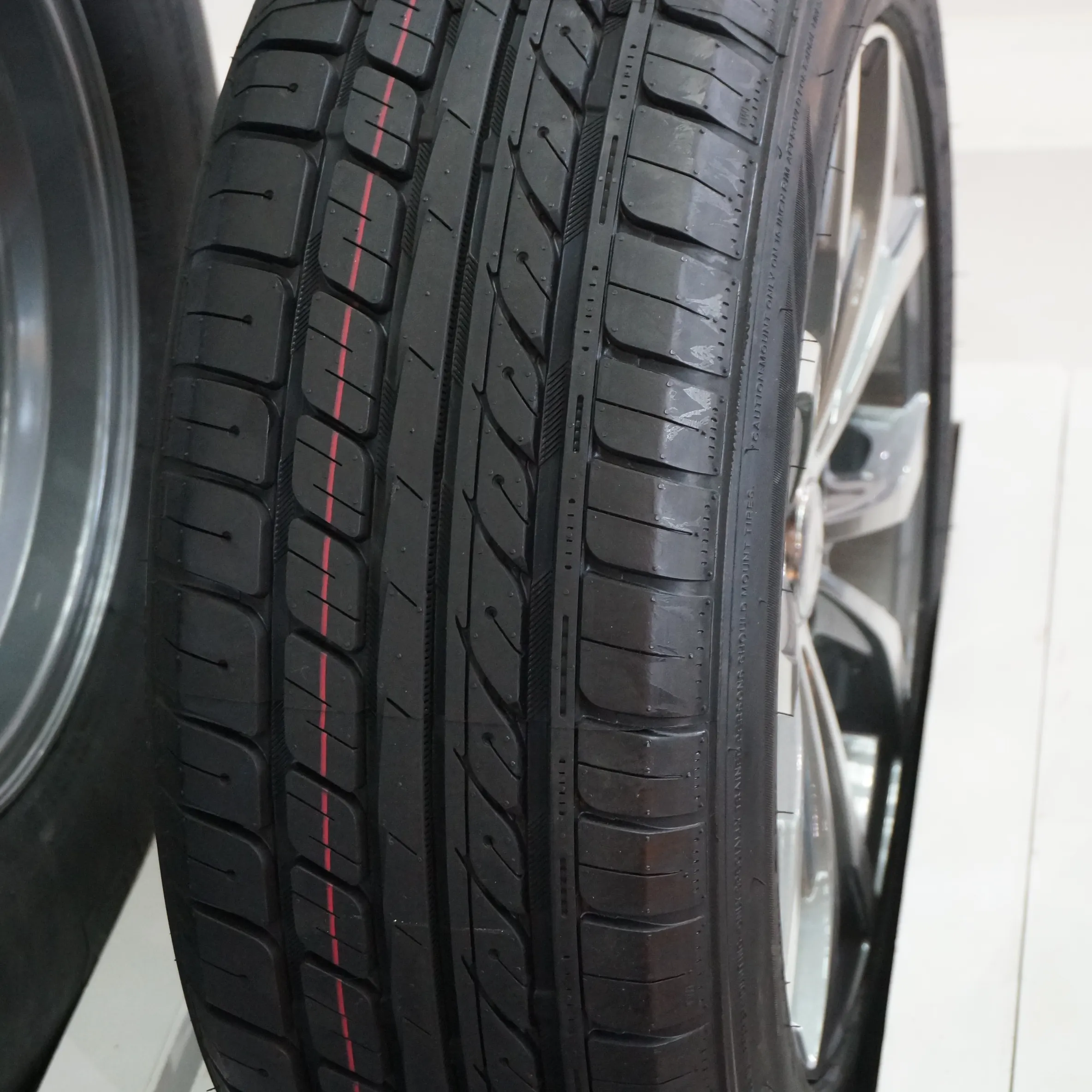 トップ10中国タイヤブランド255/50R19乗用車用タイヤSUV車用タイヤ275/55r17 215/65r15 AT MT