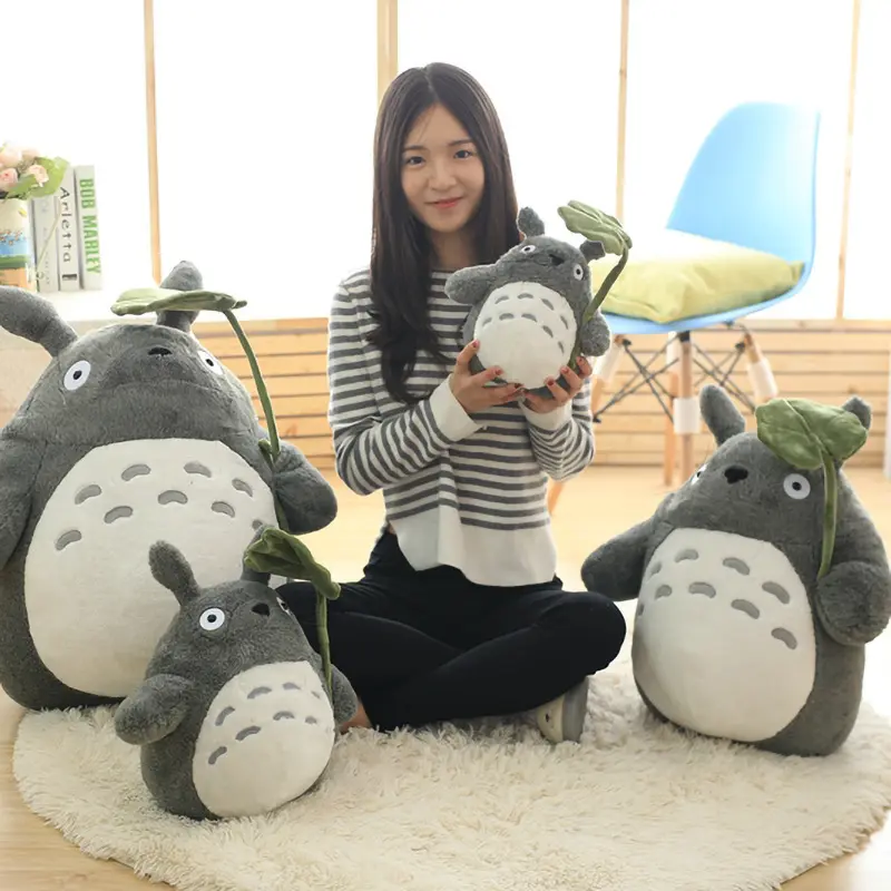 Kawaii creativo Totoro peluche juguete dibujos animados estilo japonés Anime gato relleno Animal muñeca Dientes grandes hoja Totoro almohada de felpa