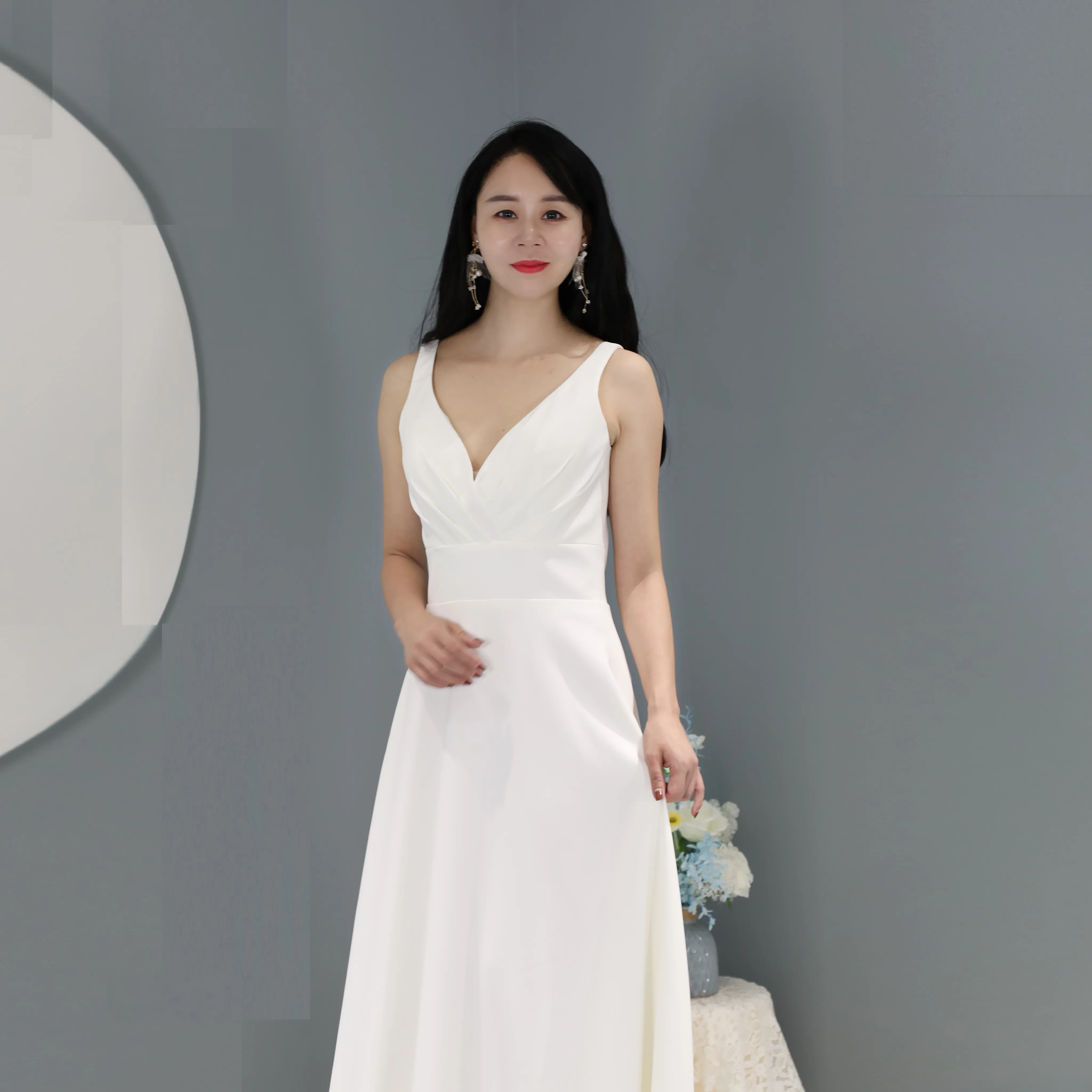 Classic A-Line New Wedding Dress for Ladies Plus Size Satin Bridal Gown V-Neck Backless Floor-Length Chapel Train New Style