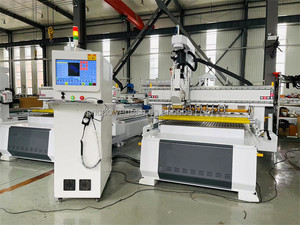 Erschwing liche automatische Lade-und Entlade maschine für CNC-Router-Tür schneide maschinen mit Controller 3-Achsen - Product Image 5