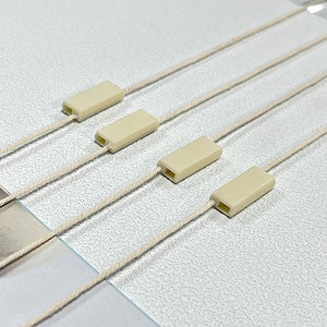 カスタム衣服タグプラスチック制のハングストリングと衣服のためのシールの文字列とスイングタグ - Product Image 6