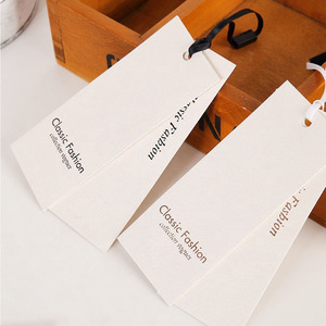 Cheap Wholesale <strong>Custom</strong> Reflective Kraft Paper Labels Safety Pins Wax <strong>String</strong> Leather Jeans Screen <strong>Printed</strong> Retail Hang <strong>Tags</strong>