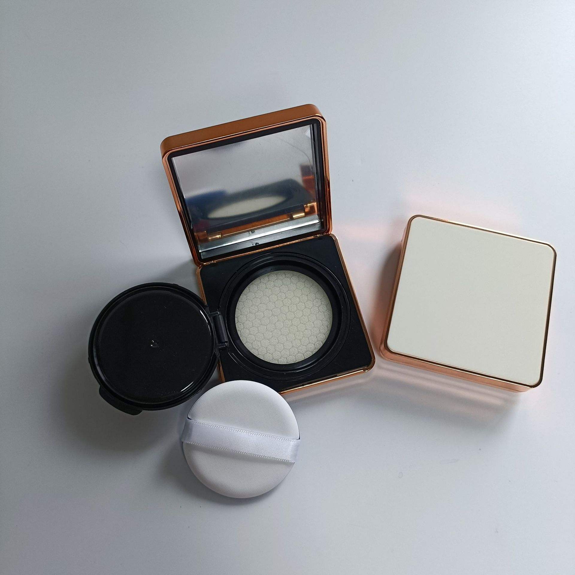 casquette blanche + bord or rose