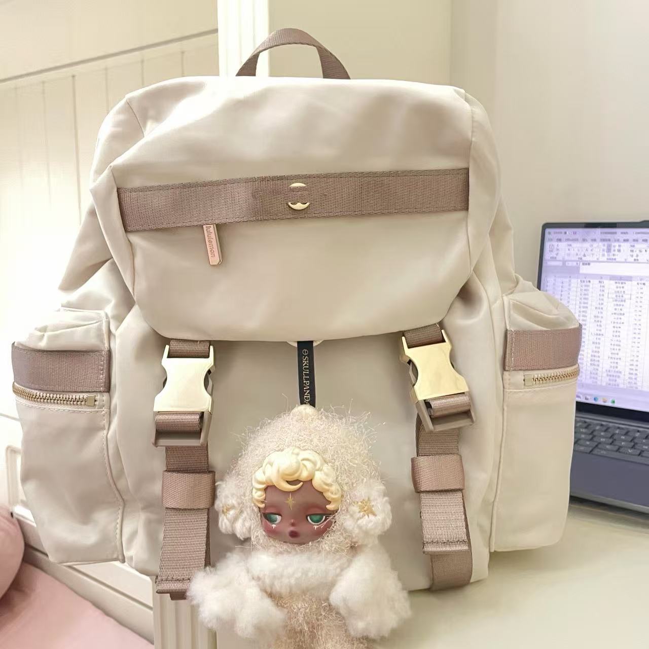 White and khaki backpack, 14L