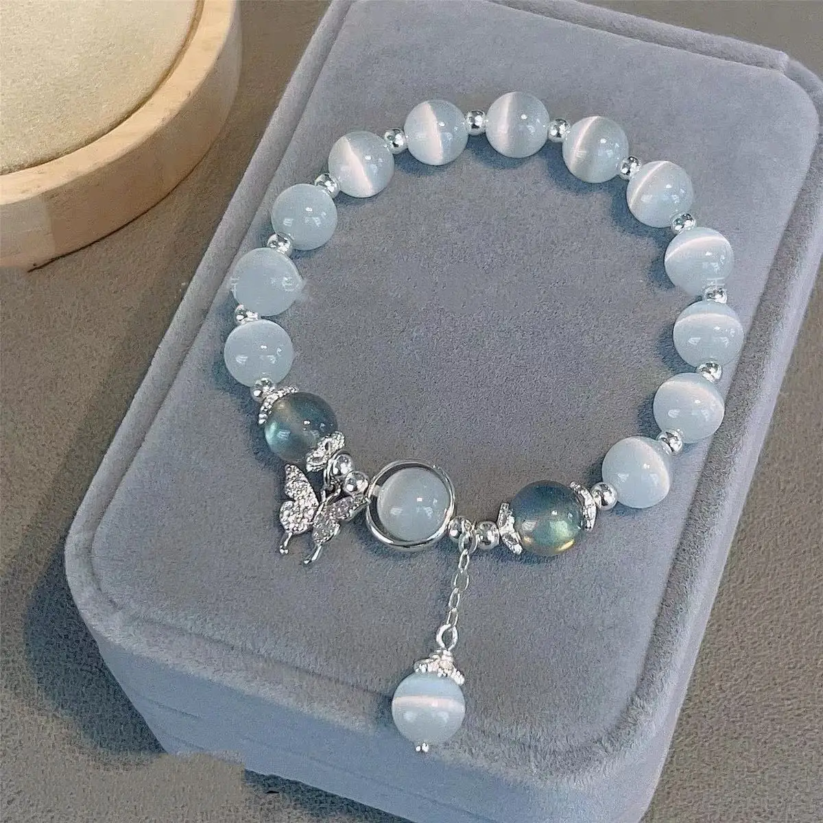 Braccialetto a farfalla alla moda calda per le donne Ins bracciale grigio chiaro di luna con Design di interesse speciale regalo grazioso tutto abbinato