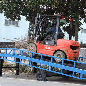 CE Certified Forklift <strong>Loading</strong> Ramp Mobile Lifting <strong>Platform</strong> Ramp Mobile Customizable Truck <strong>Loading</strong> <strong>and</strong> <strong>Unloading</strong> - Product Image 6