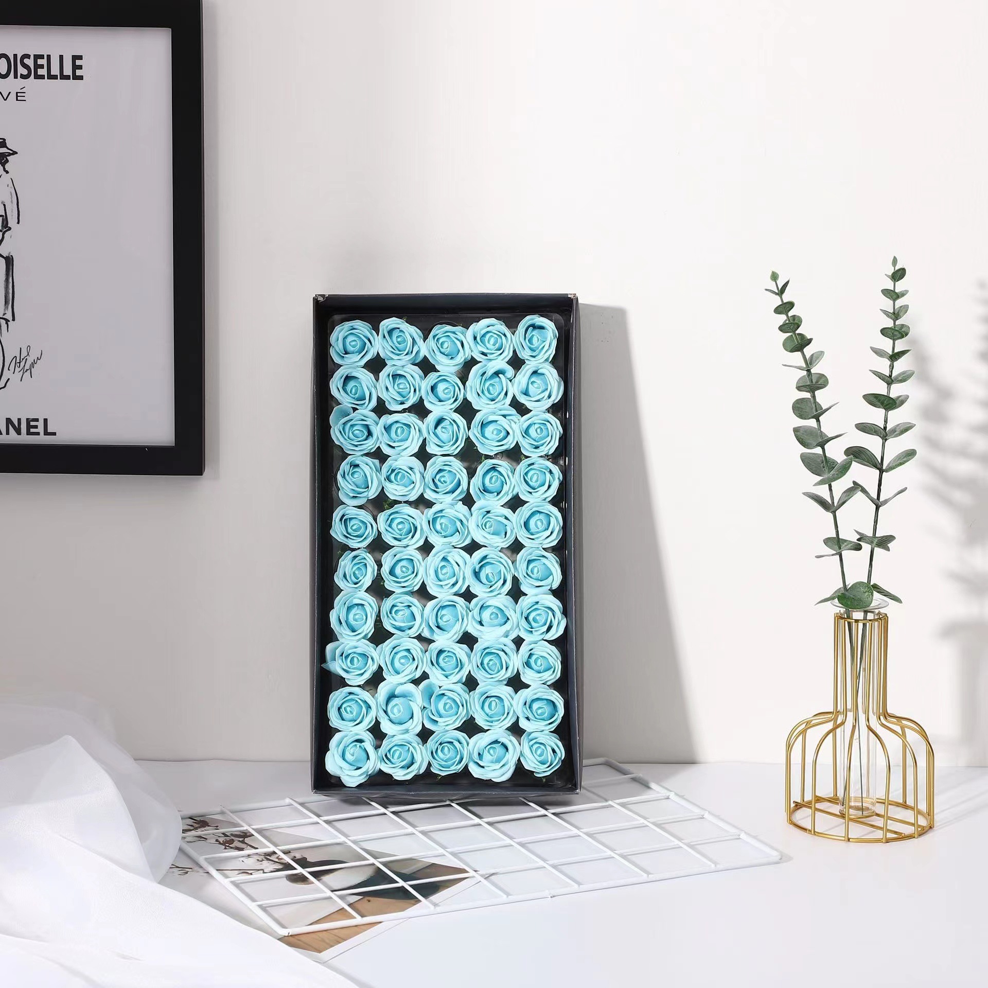 Light blue (minimum order of 50 flowers,