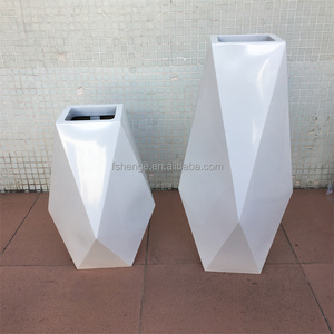 แจกันทาสีสแตนเลสสีขาวรูปทรงไม่สม่ำเสมอสำหรับใช้ในร่มและกลางแจ้ง - Product Image 3