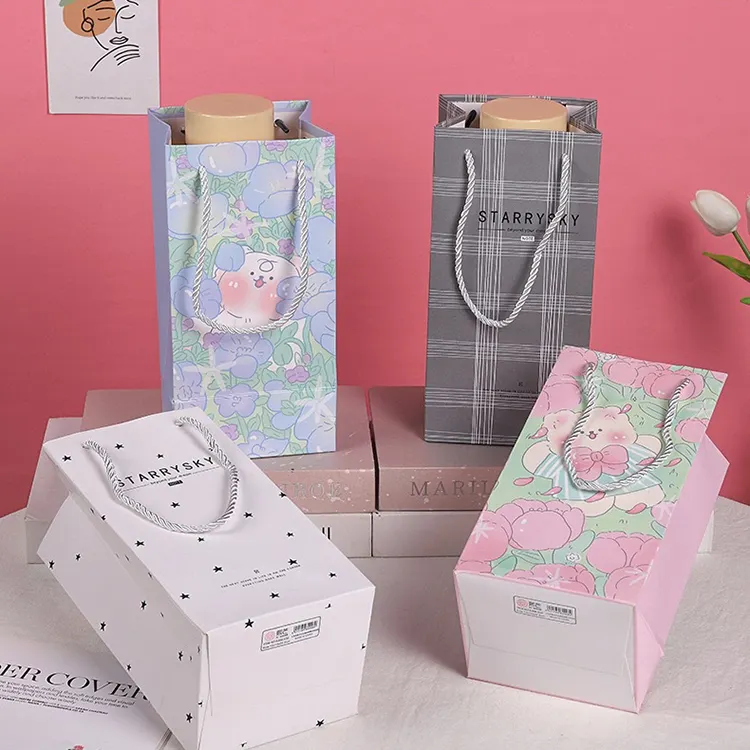 Fabbrica di alta qualità personalizzato simpatico cartone animato borsa di bottiglia d'acqua con manico avvolgente tote bag portatile regalo sacchetto di carta