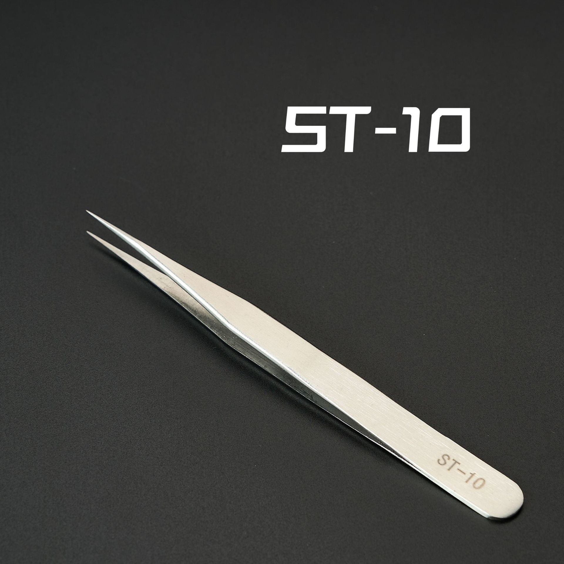 ST-10 con la scatola di plastica