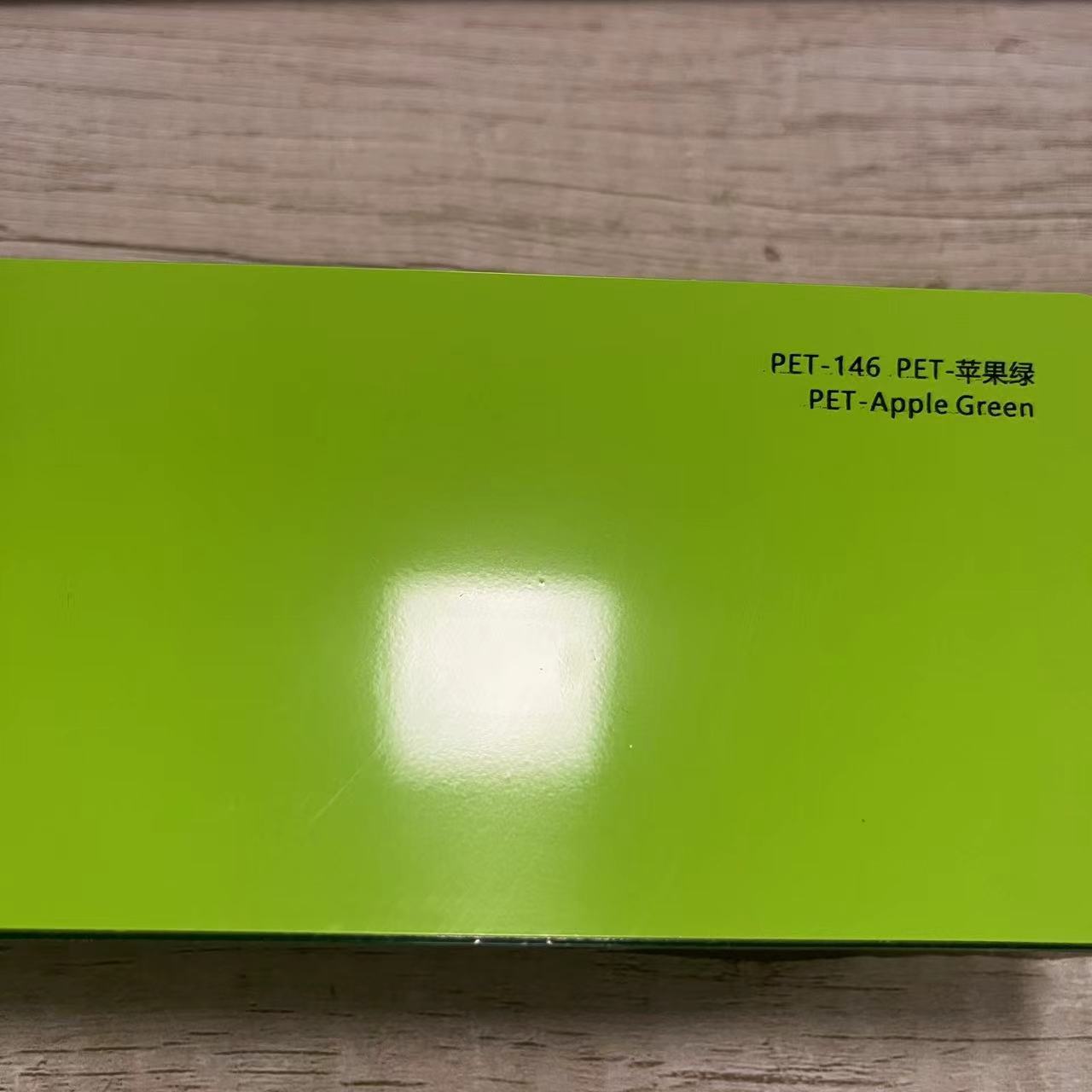 Vert pomme brillant