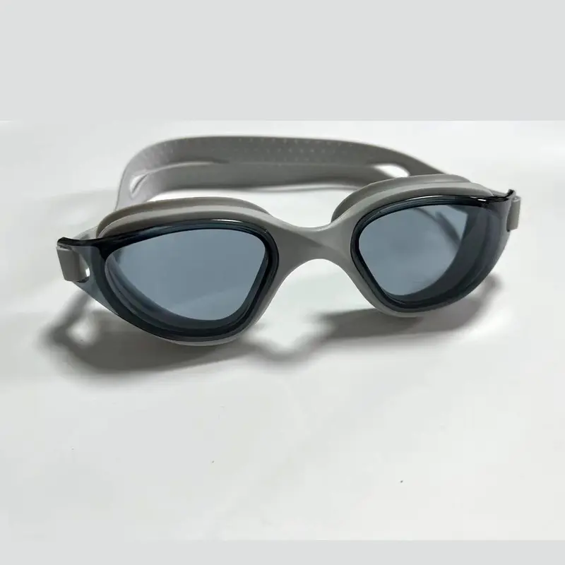 Fourniture transfrontalière de lunettes de natation pour adultes anti-buée haute définition 2023 Nouvelles lunettes de natation plates Spot vente en gros de natation