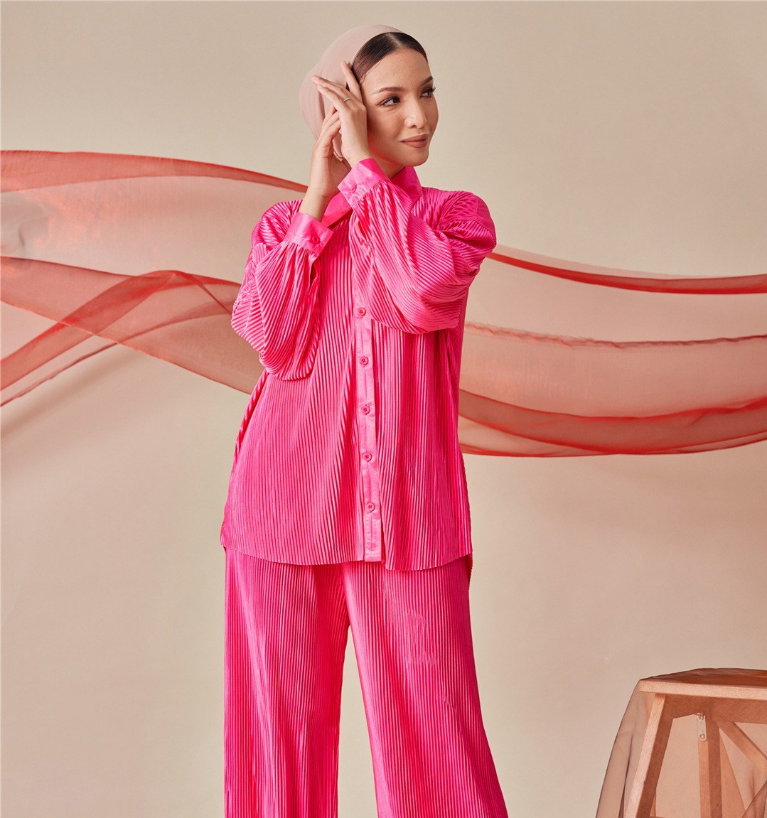 สีแดงม่วง