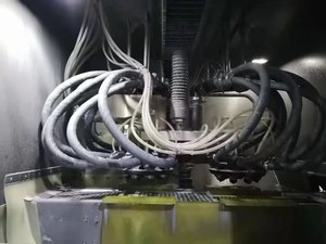 Yüksek değer endüstriyel bileşen Cnc ekler dönüm aracı yüzey işleme makinesi otomatik aşındırıcı ıslak kumlama makinesi - Product Image 4
