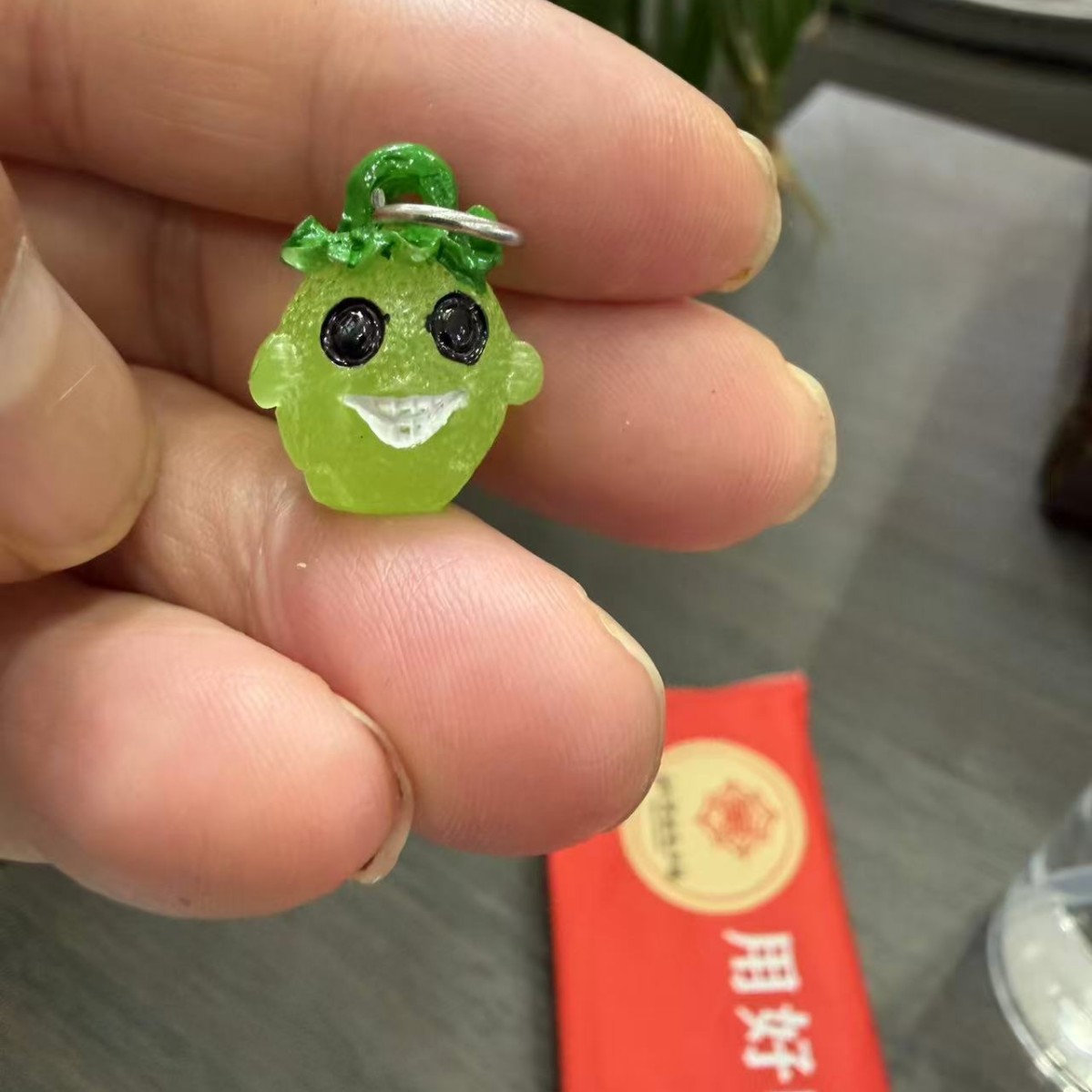Petit vert elfe qui brille dans le noir