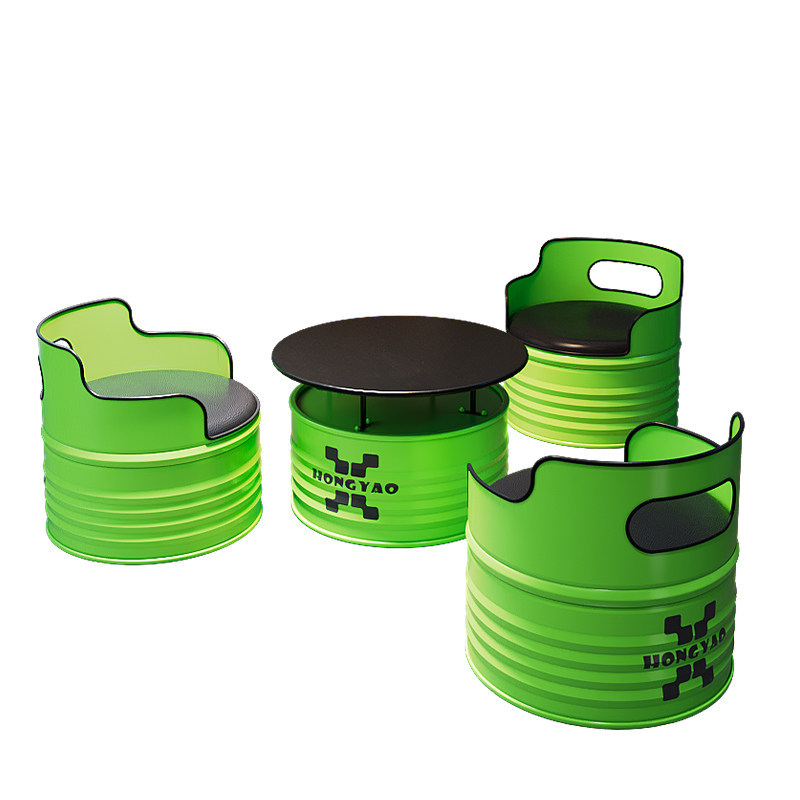 Combinación de mesa individual y tres sillas en color verde fluorescente.