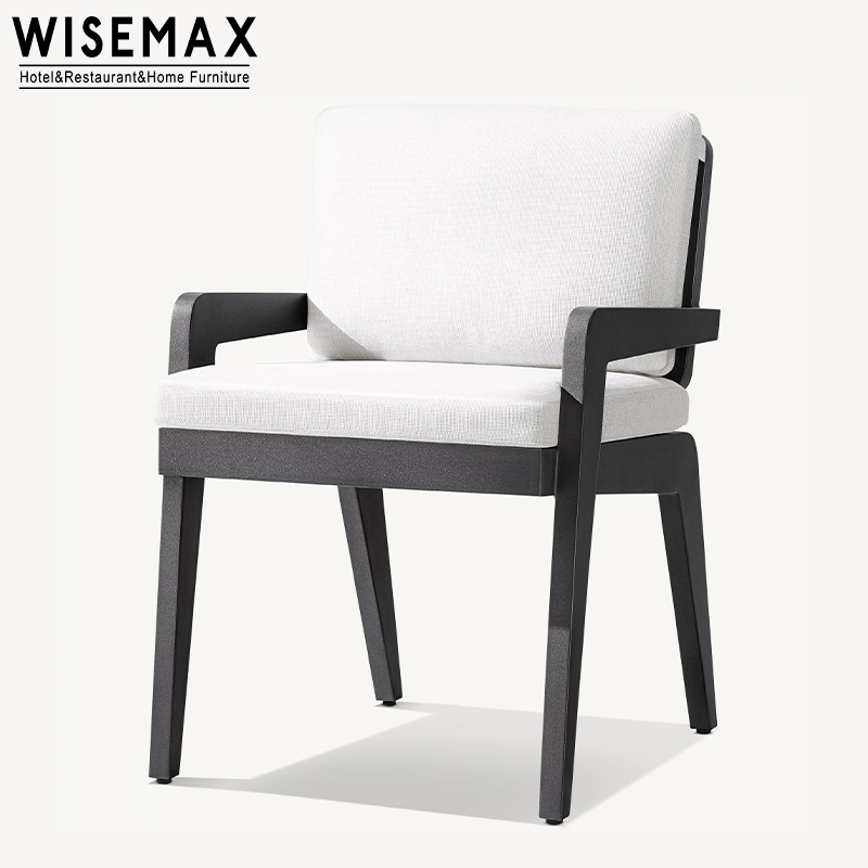 Chaise de salle à manger