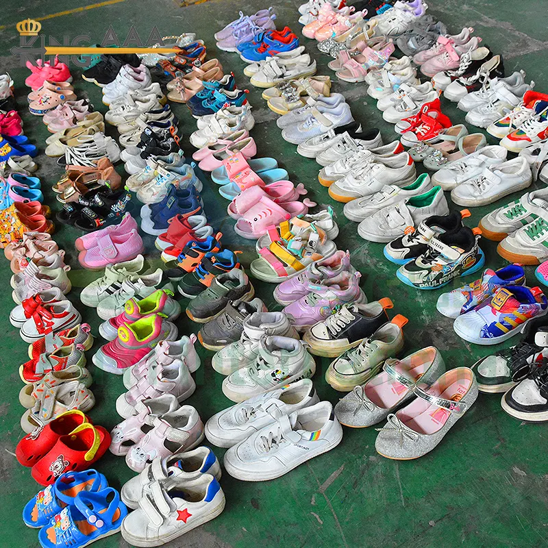 الأطفال أحذية مستعملة الأصلي تستخدم الأطفال أحذية بايل الاطفال الثانية اليد مختلط تستخدم أحذية السائبة في قوانغتشو