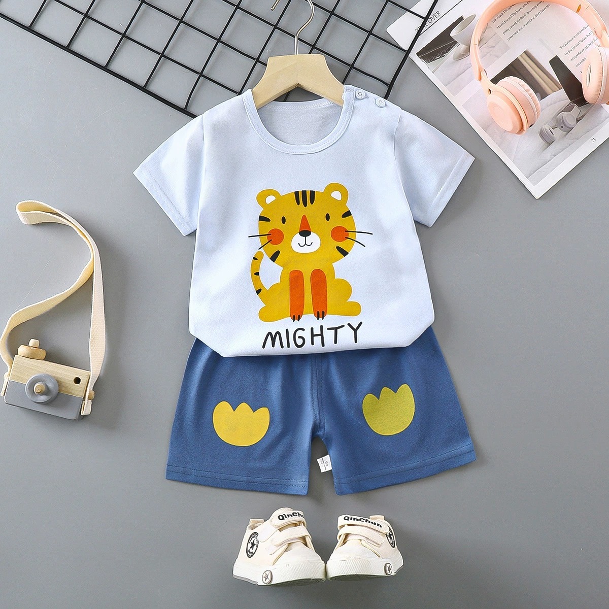 Ensemble court Tigre puissant