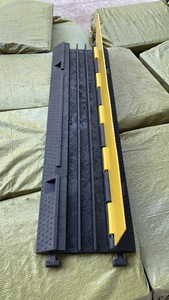 CE RoHs 3チャンネル1000 * 300mmゴムプラスチックケーブルプロテクタースピードバンプ - Product Image 6
