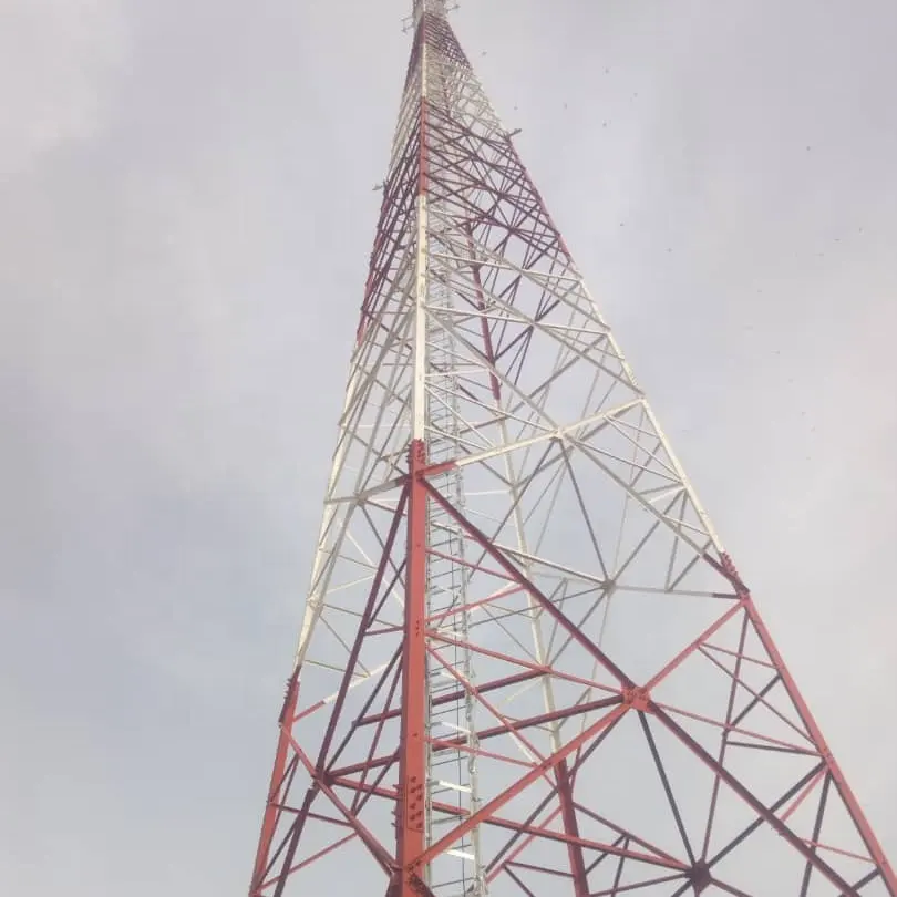 โทรคมนาคมทาวเวอร์ก่อสร้าง GSM สถานีฐานวิทยุไร้สายเสาอากาศเหล็กทาวเวอร์