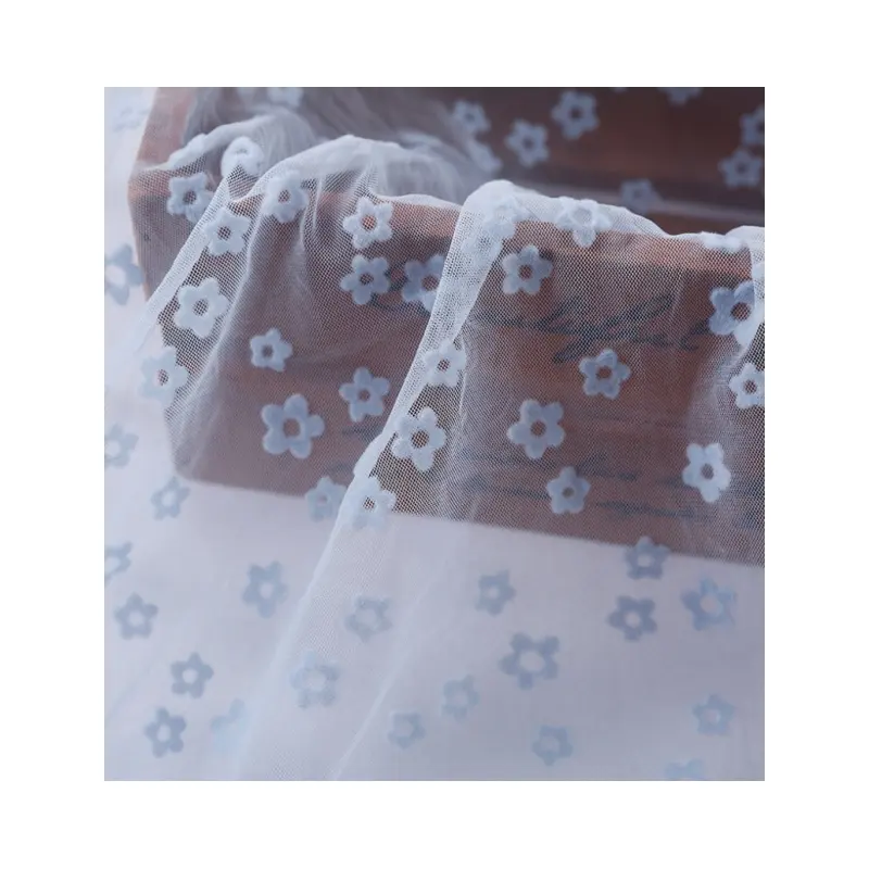 Tessuto in Tulle a maglia a fiori a cinque petali tessuto in nylon a maglia fluorescente e traspirante per abiti da sposa tessuto floccante in rete