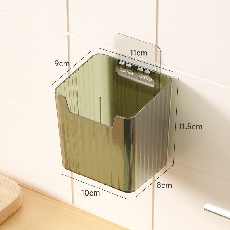 Montado en la pared verde