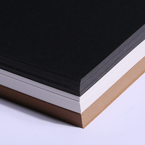 Geri dönüşüm Kraft karton kağıt <span class=keywords><strong>150</strong></span> Gsm 180gsm A3 A4 beyaz siyah kahverengi Kraft kurulu baskı kağıdı için Diy zanaat çizim sanat