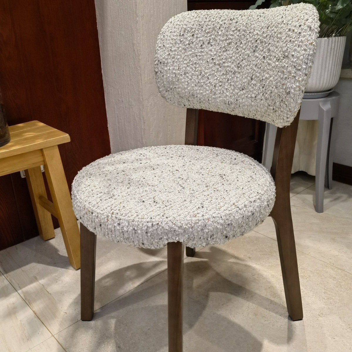 Noyer foncé couleur Monet Beige