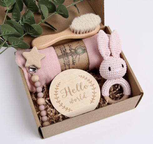 Ensemble de boîte cadeau de douche de bébé hochet de lapin rose