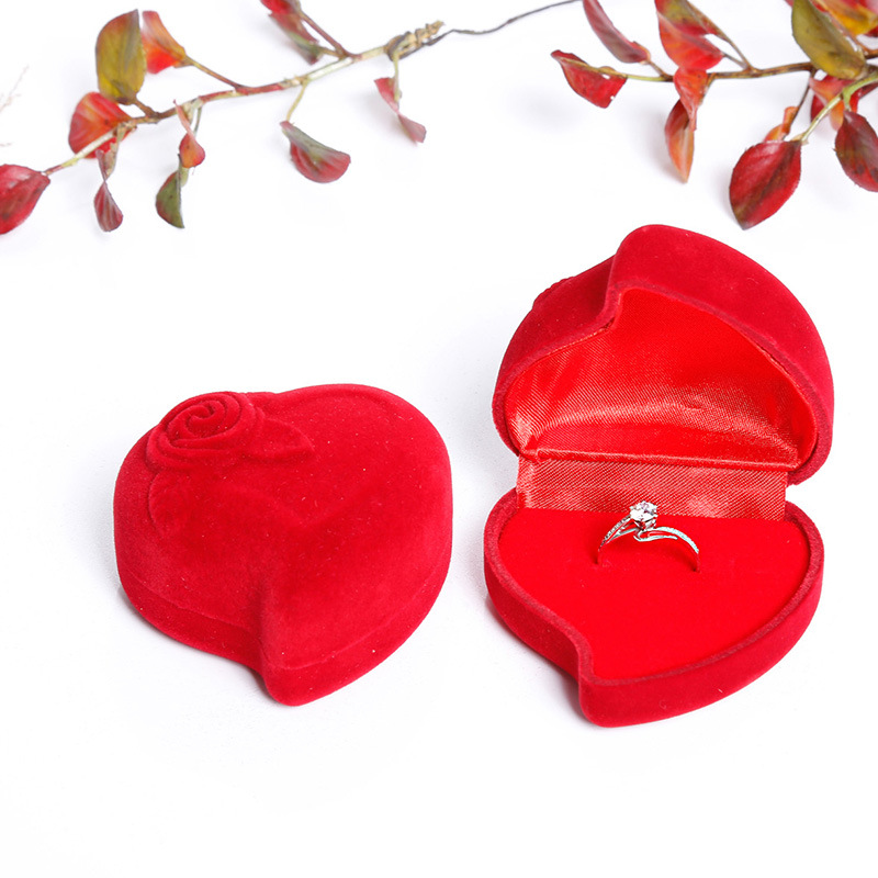 Rojo + rojo + un anillo