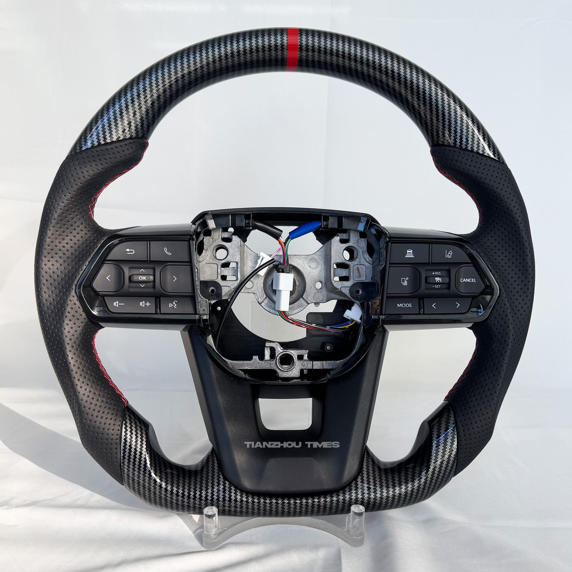 การพิมพ์ลายด้วยน้ำลายคาร์บอนไฟเบอร์และสติกเกอร์ปรับตรงสีแดง