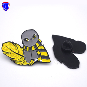 Spilla a forma di batteria del fumetto pin positivo <span class=keywords><strong>twitter</strong></span> uccello giallo glitter cartone animato smalto morbido cappello spilla per i vestiti - Product Image 4