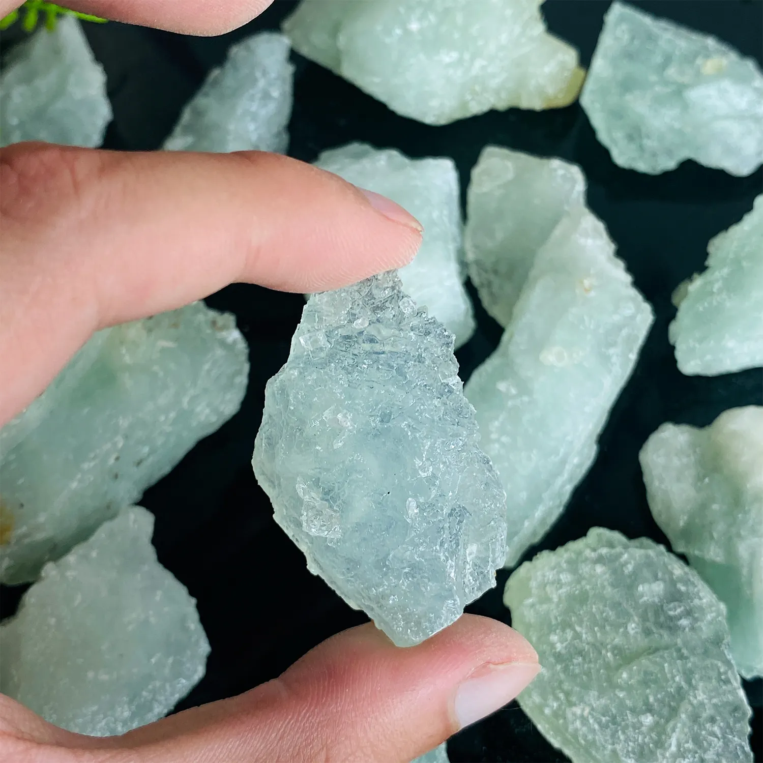 Atacado Natural Esculpido Cura Pedras Preciosas Raw Crystal Aquamarine Pedra Áspera Para A Decoração De Casa