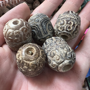 卸売伝統的な中国文化古代Hetian翡翠アンティーク刻まれた古いスペースバレル大きな穴ラウンドボール家の装飾