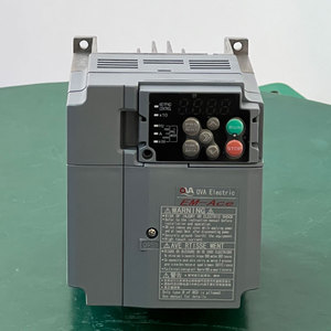 Solo trifásico 0.75kw 1.5kw 2.2kw Vfd 220V Entrada 380V Inversor de frecuencia de salida para motor de CA